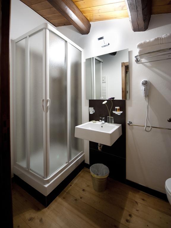 Twin Room with Private Bathroom